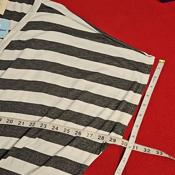 Gray black white and striped oversize Top knot detail Medium NWT - Picture 5 of 8